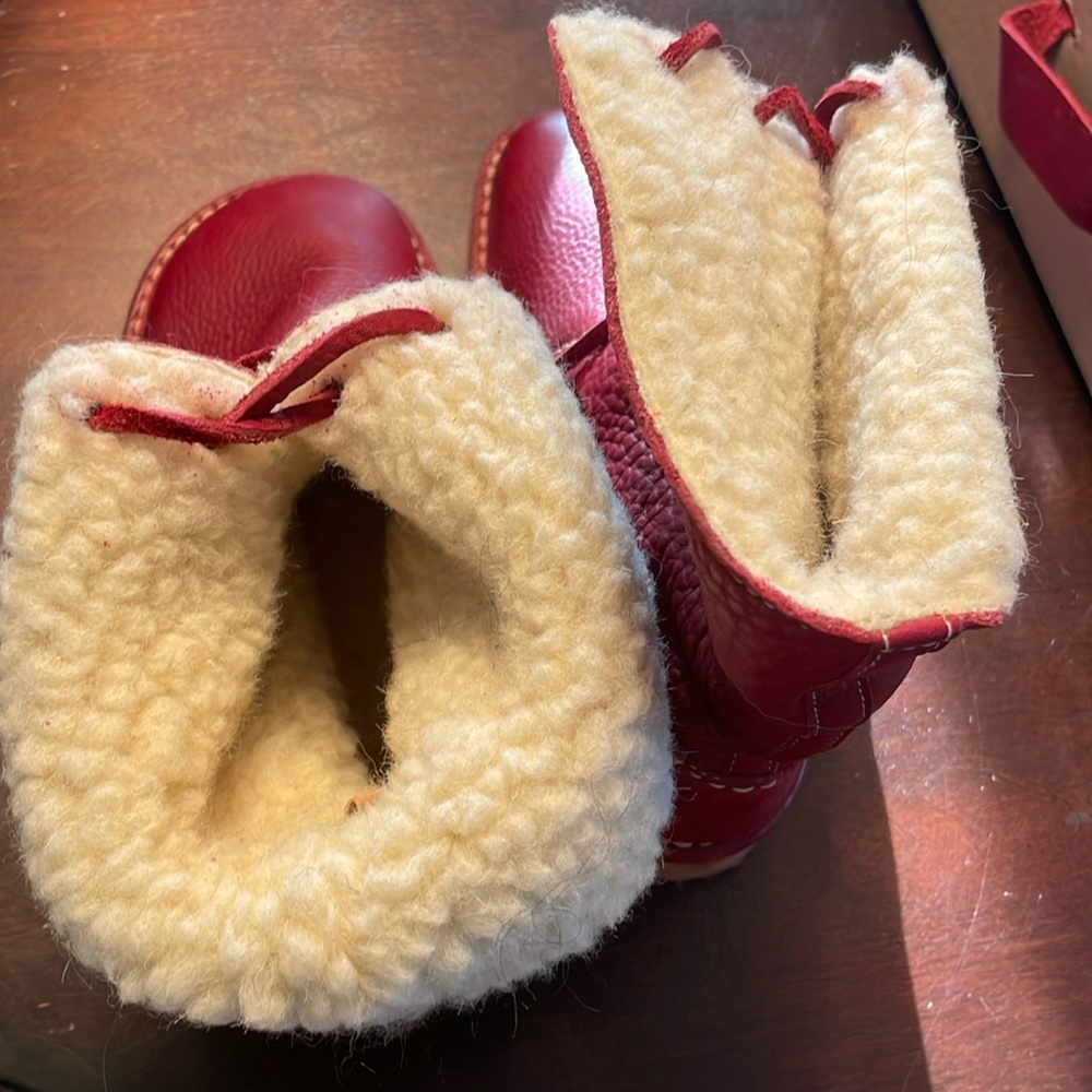 Selling authentic Duckfeet boots , size 40. Worn once ,$100